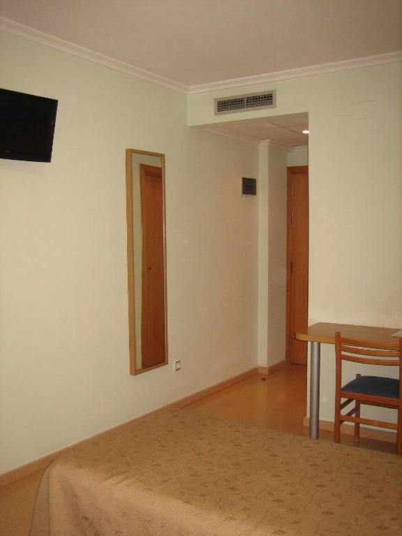 Hostal Madruga Elche Exterior photo